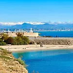 Gorgeous 2 Bedrooms Brand New Sea View