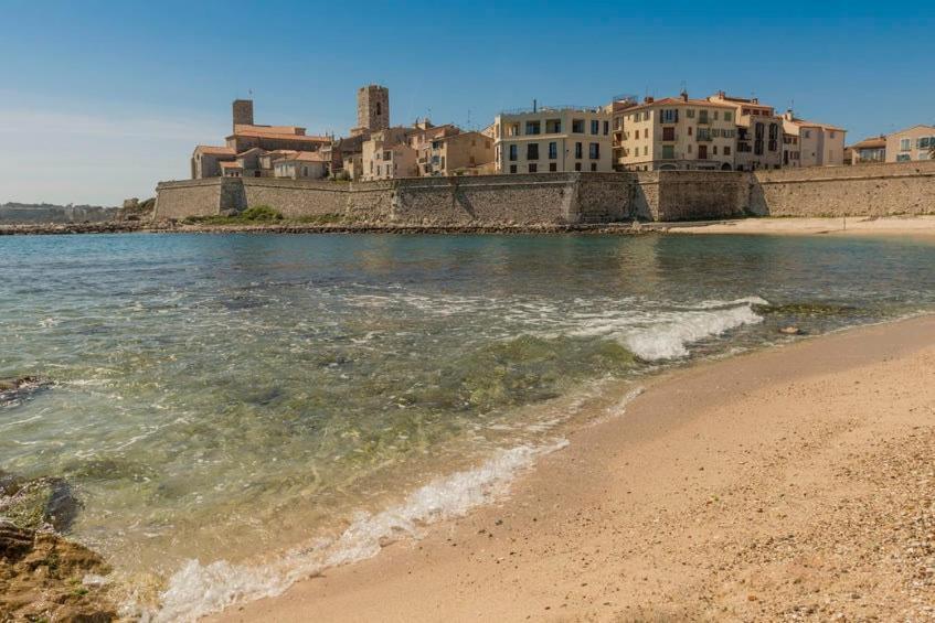 Gorgeous 2 Bedrooms Brand New Sea View Appartement *