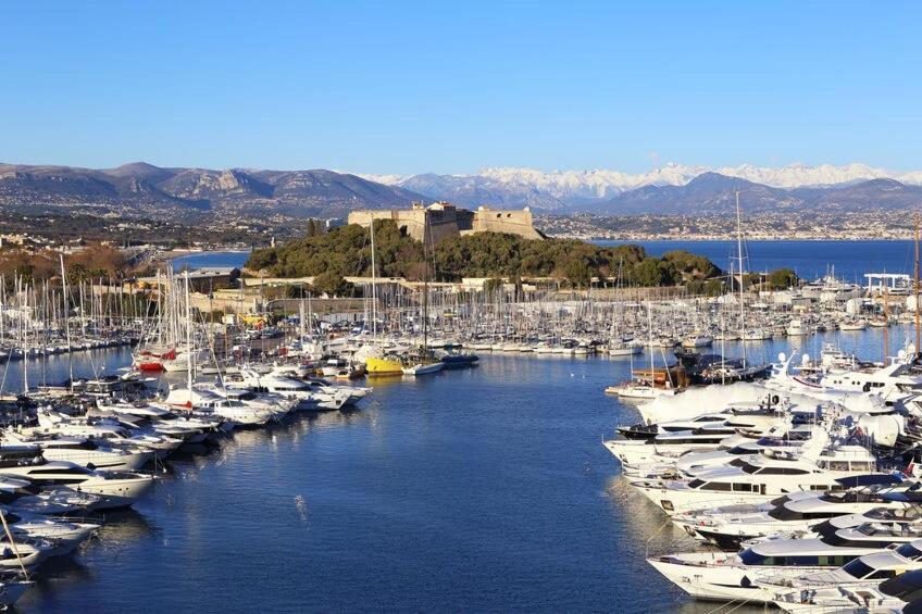 Gorgeous 2 Bedrooms Brand New Sea View Appartement *