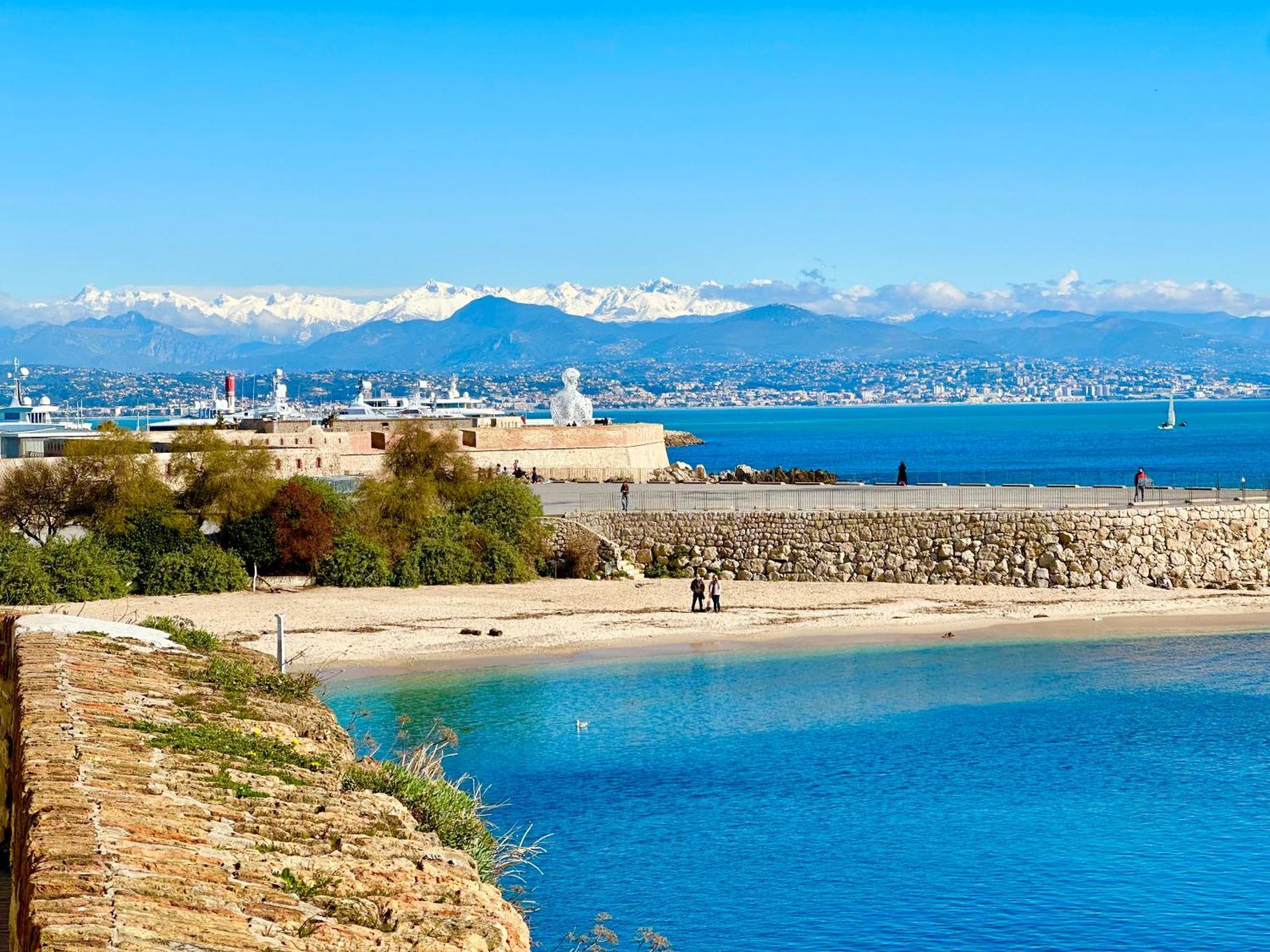 Gorgeous 2 Bedrooms Brand New Sea View Antibes